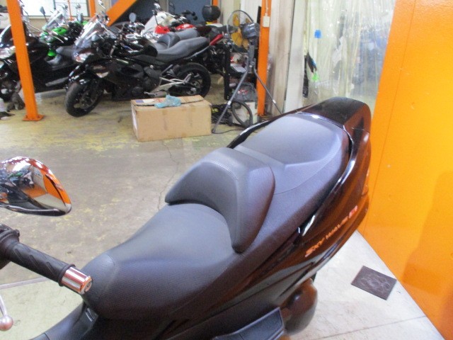 シートもこの通り破れもなければへたりもありません！スカブは車格が大きいのでタンデムも楽々ですよ！！